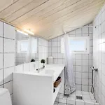 2 Bedroom Beautiful In Тистед